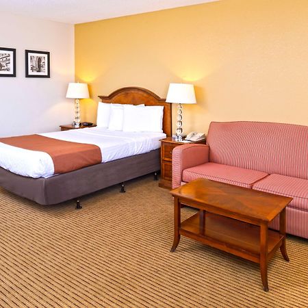 Americas Best Value Inn Plattsburgh Buitenkant foto