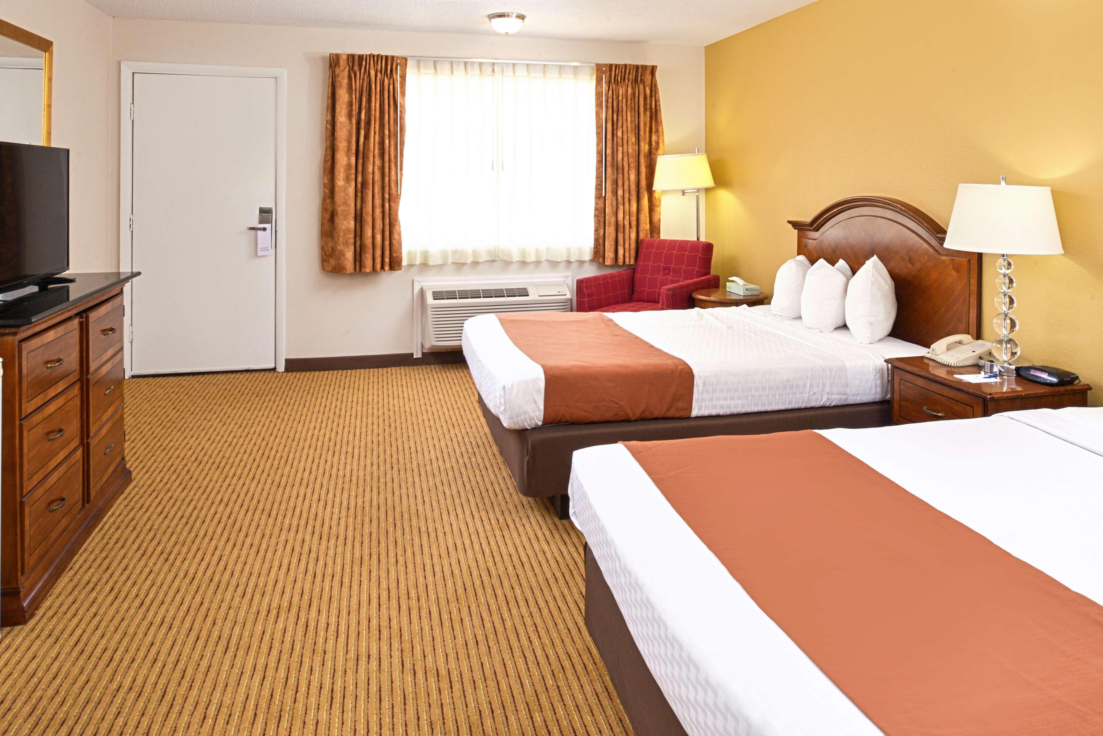 Americas Best Value Inn Plattsburgh Buitenkant foto