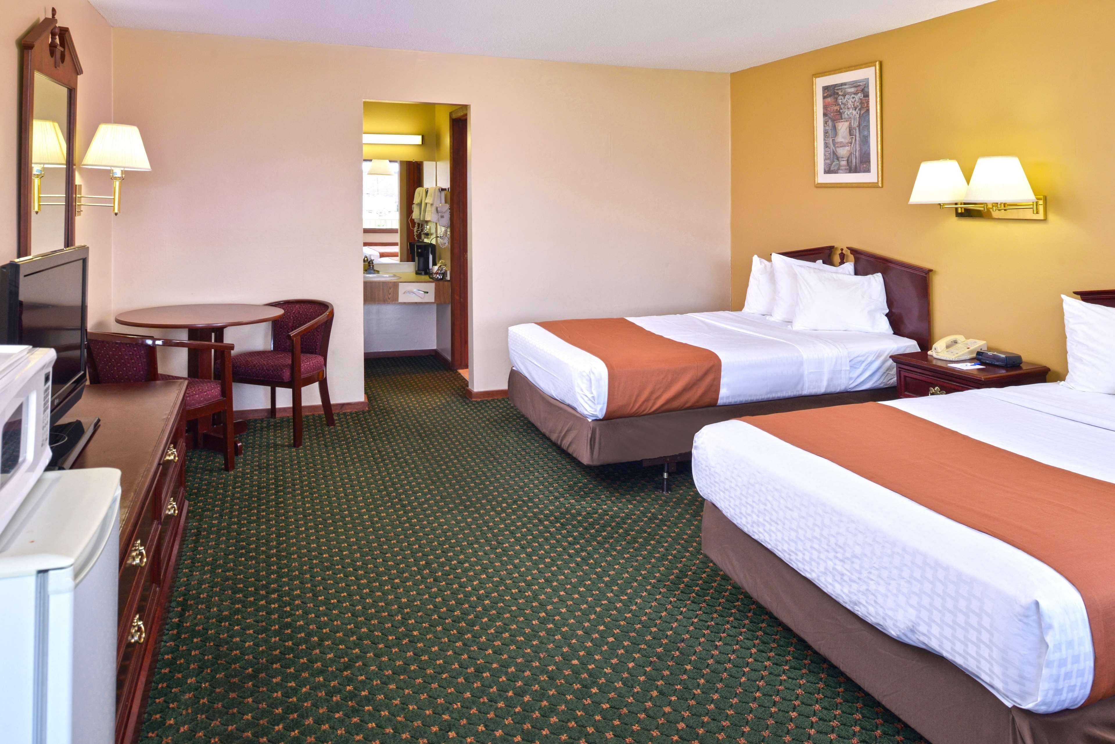 Americas Best Value Inn Plattsburgh Buitenkant foto