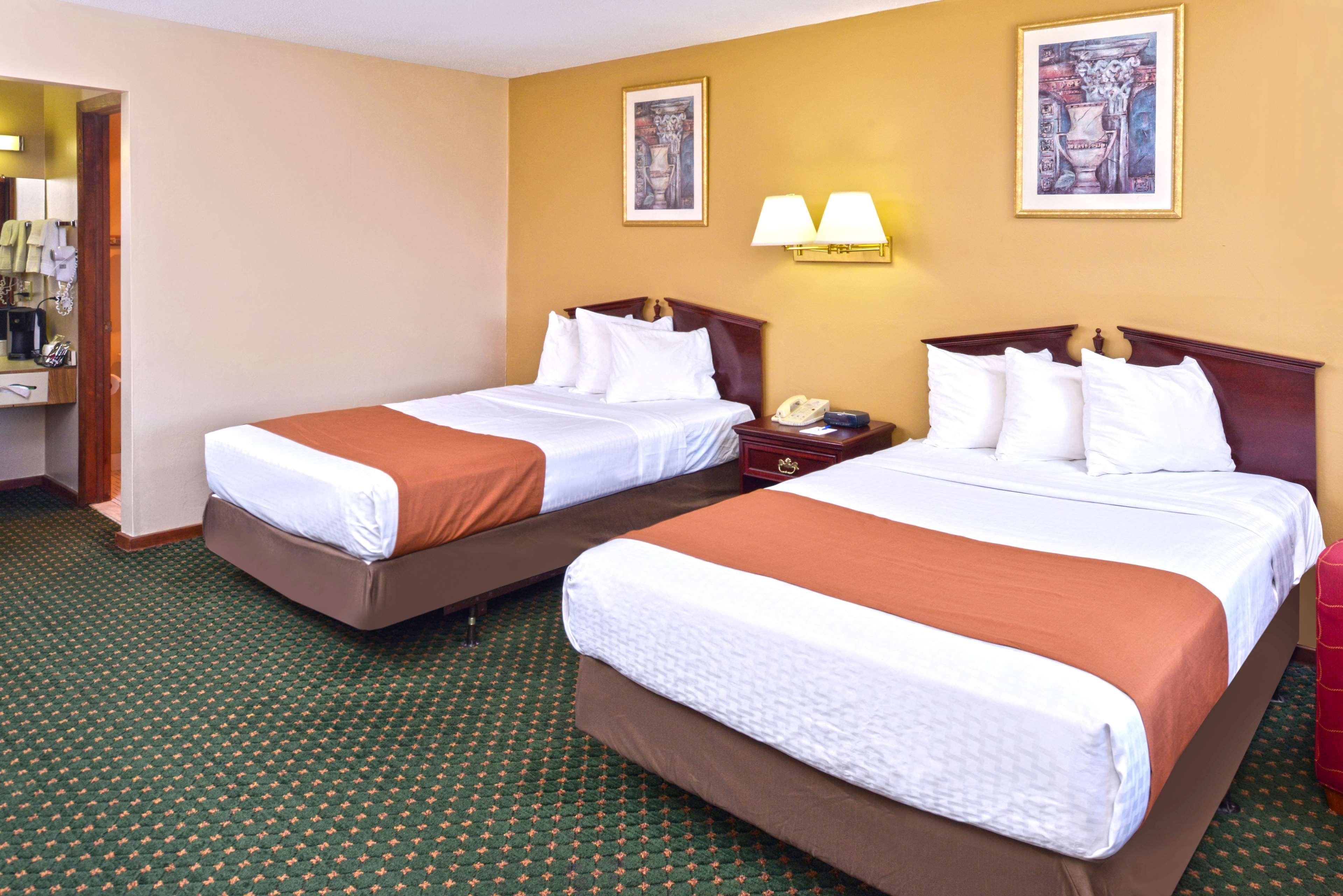 Americas Best Value Inn Plattsburgh Buitenkant foto