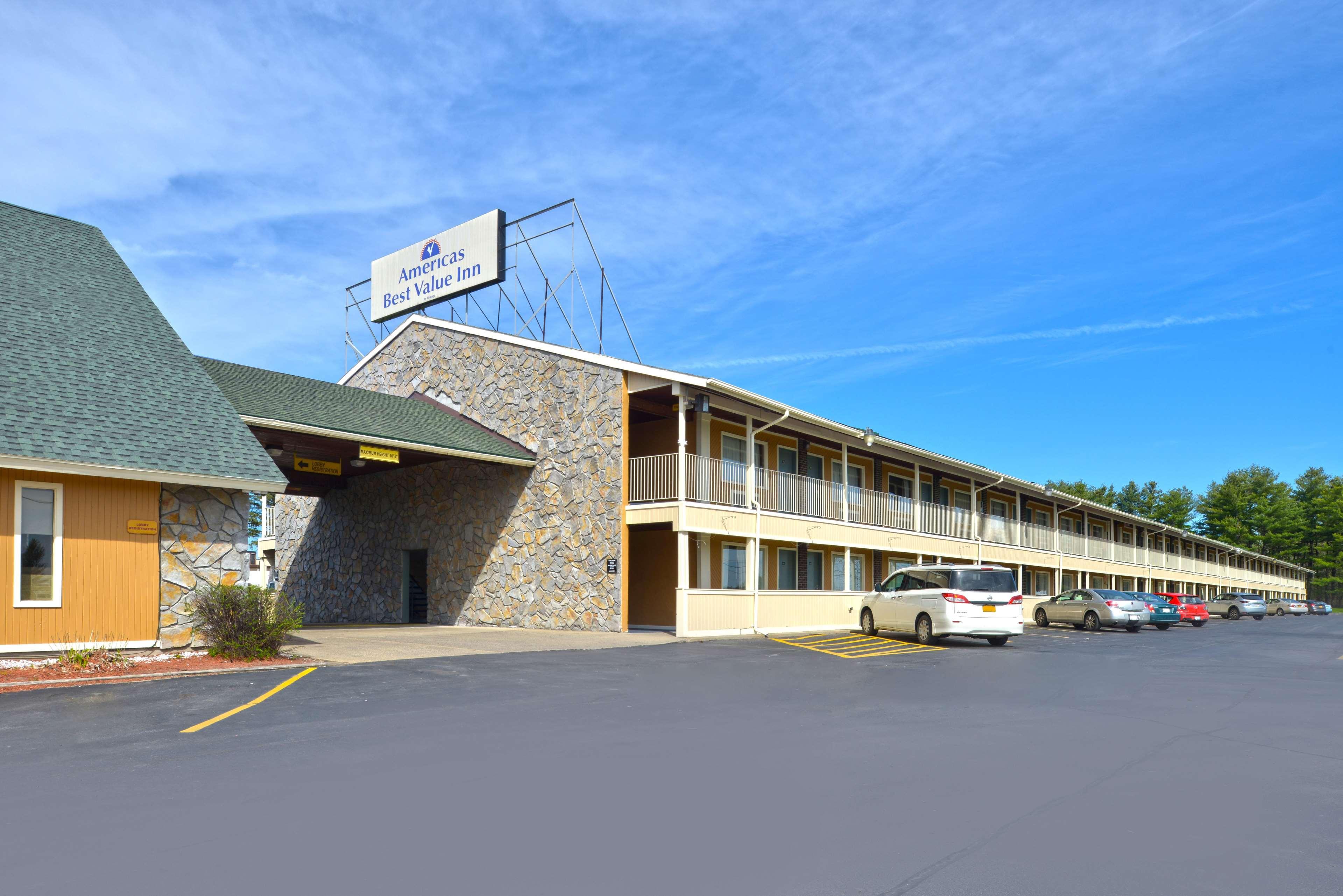 Americas Best Value Inn Plattsburgh Buitenkant foto