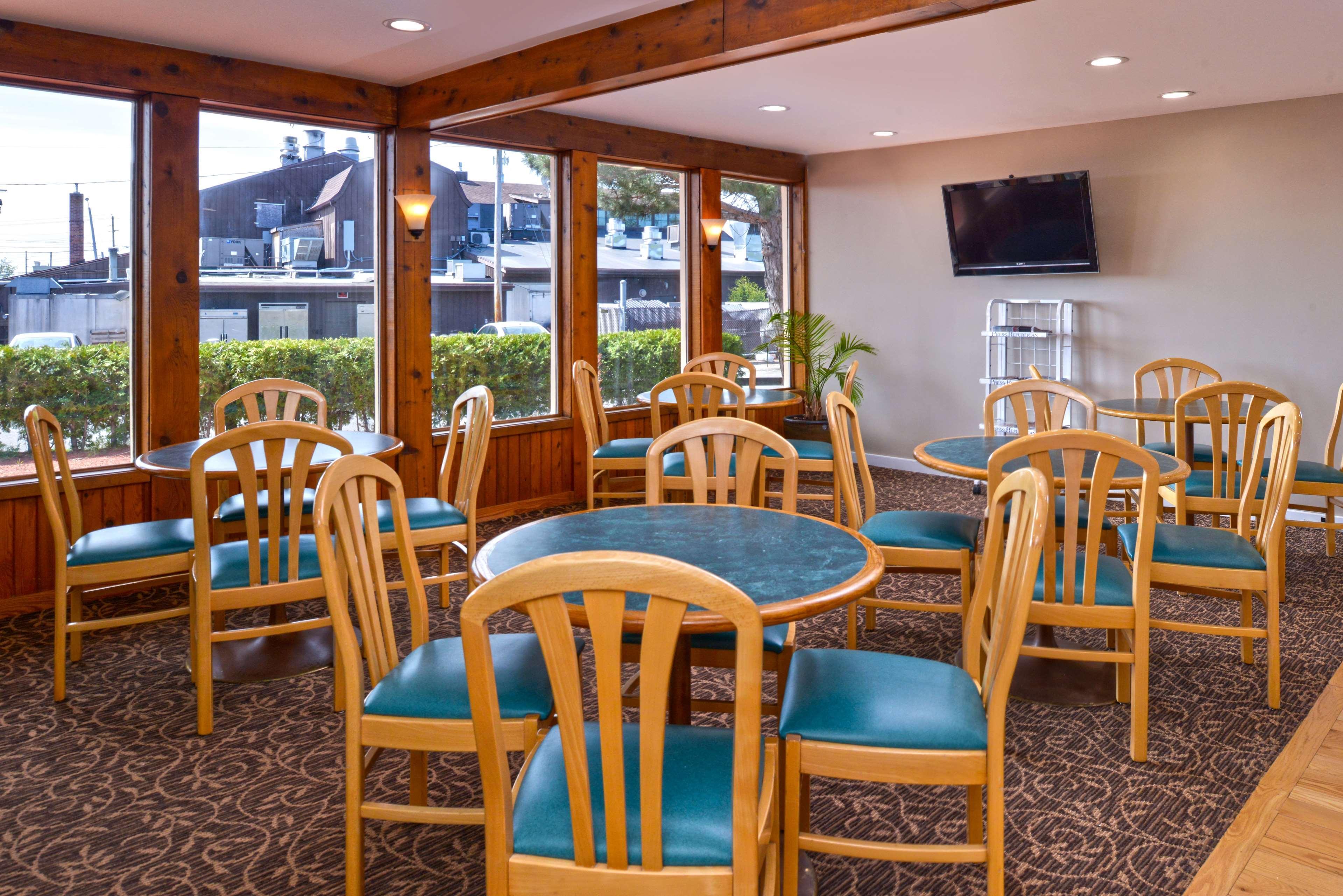 Americas Best Value Inn Plattsburgh Buitenkant foto