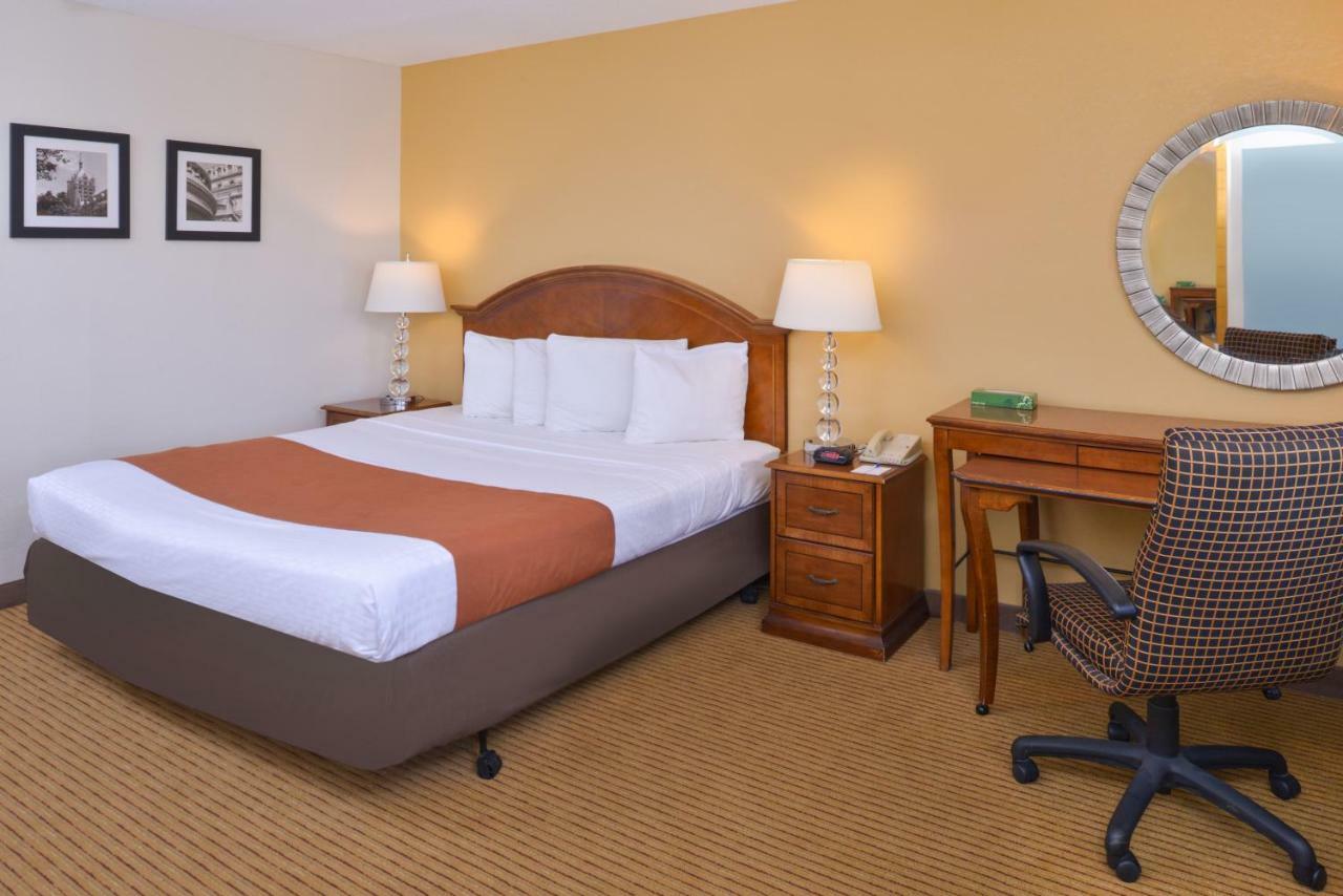 Americas Best Value Inn Plattsburgh Buitenkant foto