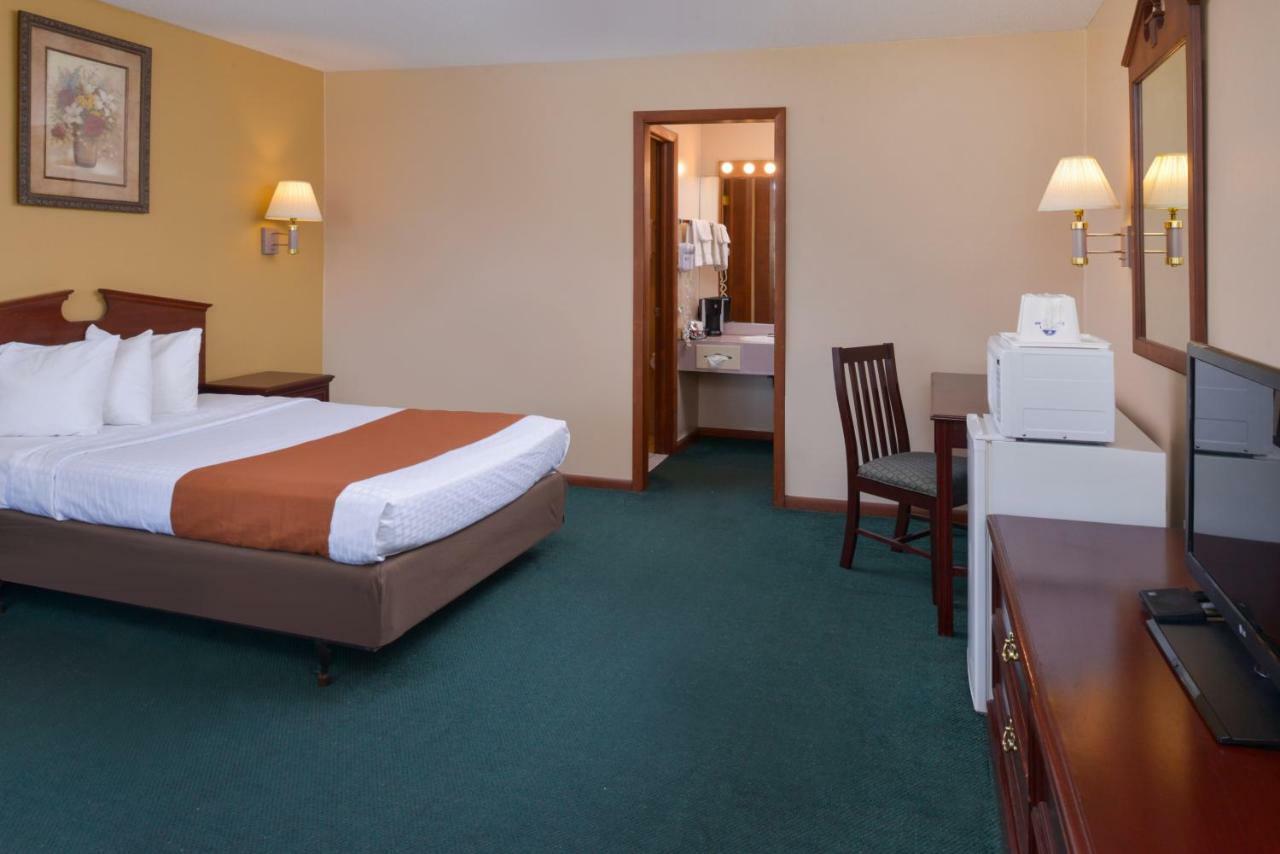 Americas Best Value Inn Plattsburgh Buitenkant foto