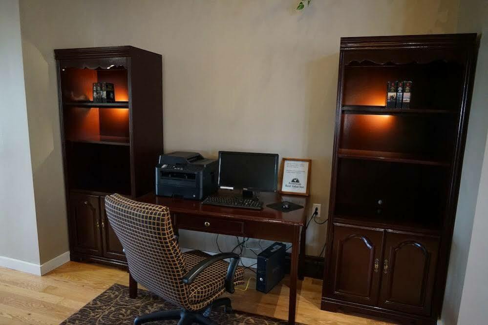 Americas Best Value Inn Plattsburgh Buitenkant foto
