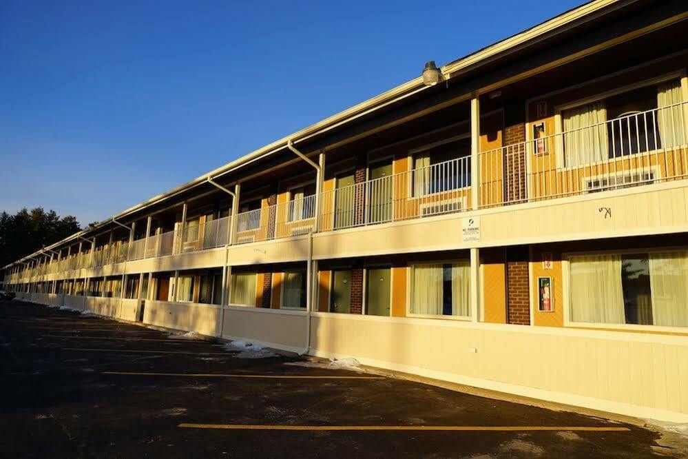 Americas Best Value Inn Plattsburgh Buitenkant foto